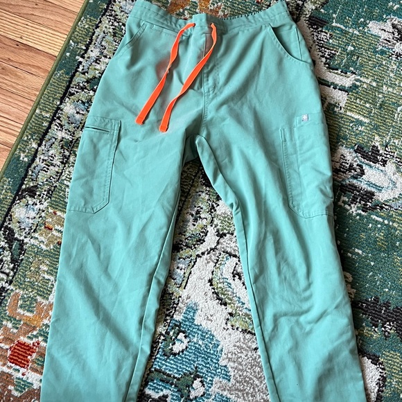 Figs Petite Scrub Set JADE Rafaela Top Yola Pants - Picture 6 of 6